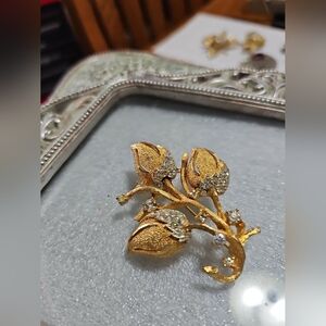 Elegant Goldtone Floral Brooch Flower Signed BSK
